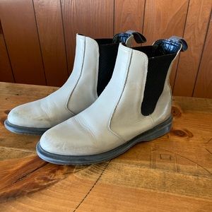 Doc Martens Flora boots